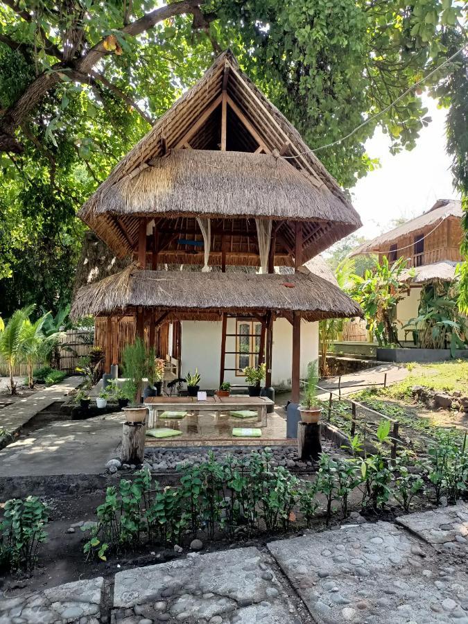 Hotel Cassabonelly à Maumere Extérieur photo