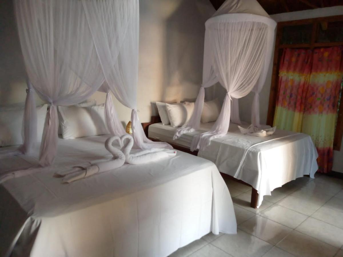 Hotel Cassabonelly à Maumere Extérieur photo