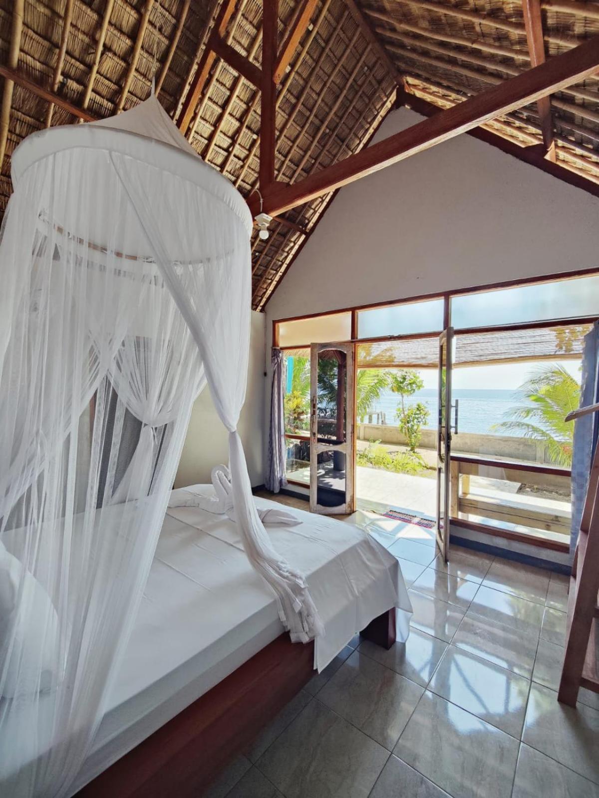 Hotel Cassabonelly à Maumere Extérieur photo